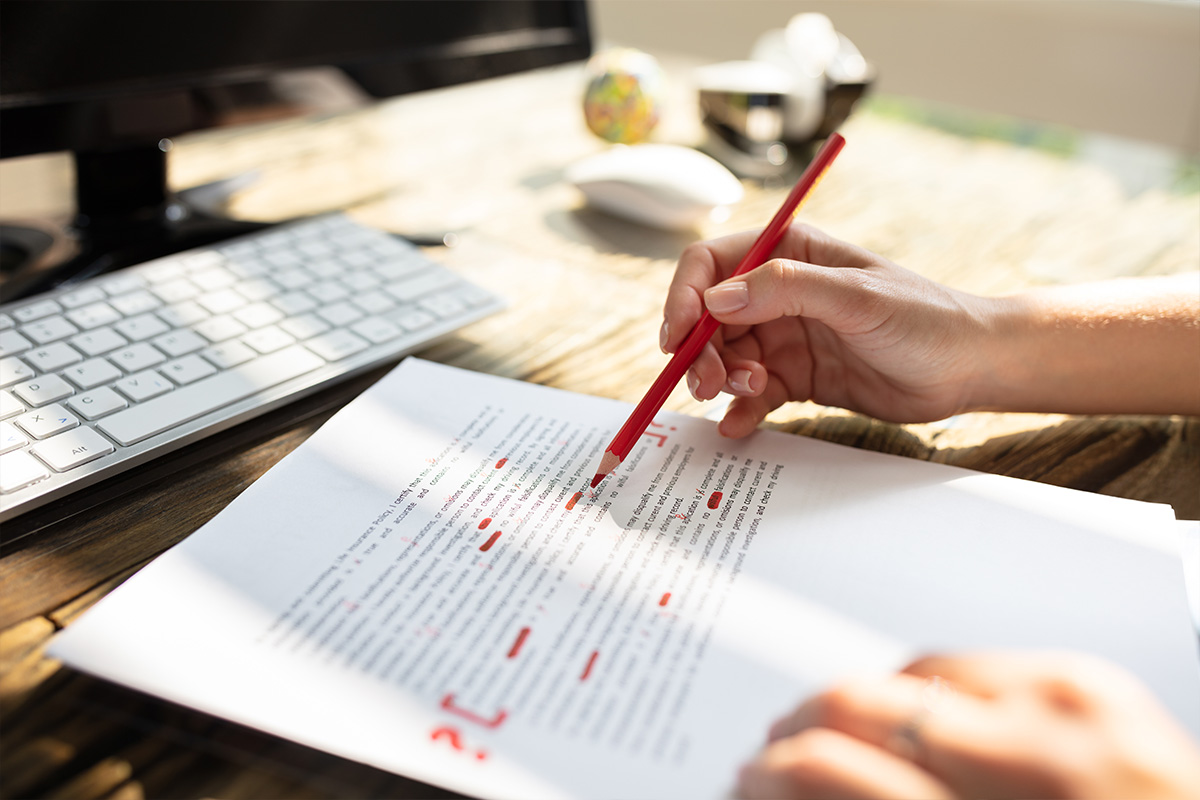 Person highlighting a media statement